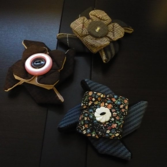 Peluche Grey Handmade Pinwheel Origami Fabric Brooch - Picture 9 of 11